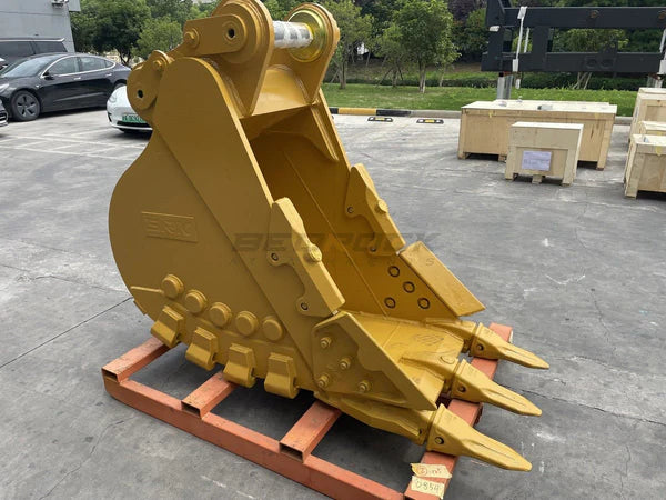 Bedrock Attachments Heavy-Duty Bucket & Adjuster GP | Model EB324CBHD | Width 30-Inch | Capacity 0.70 CU M | Machine Size 24-30 Tons | For Excavators