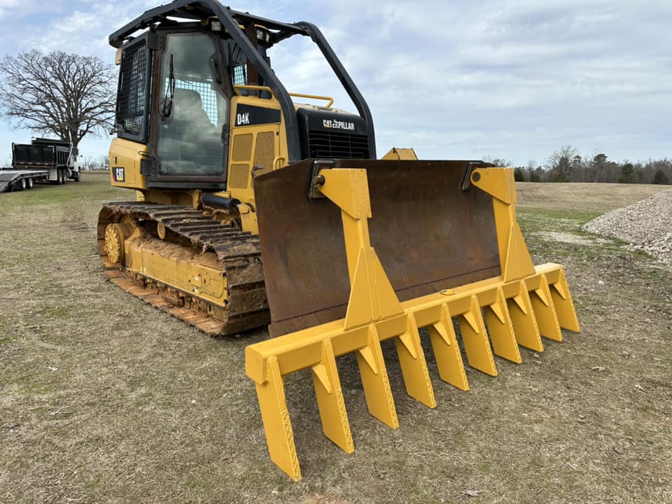 HEBBRONVILLE MACHINE SHOP 8’ TO 24’ PIN ON HEAVY DUTY STACKING RAKE FOR SKID STEER