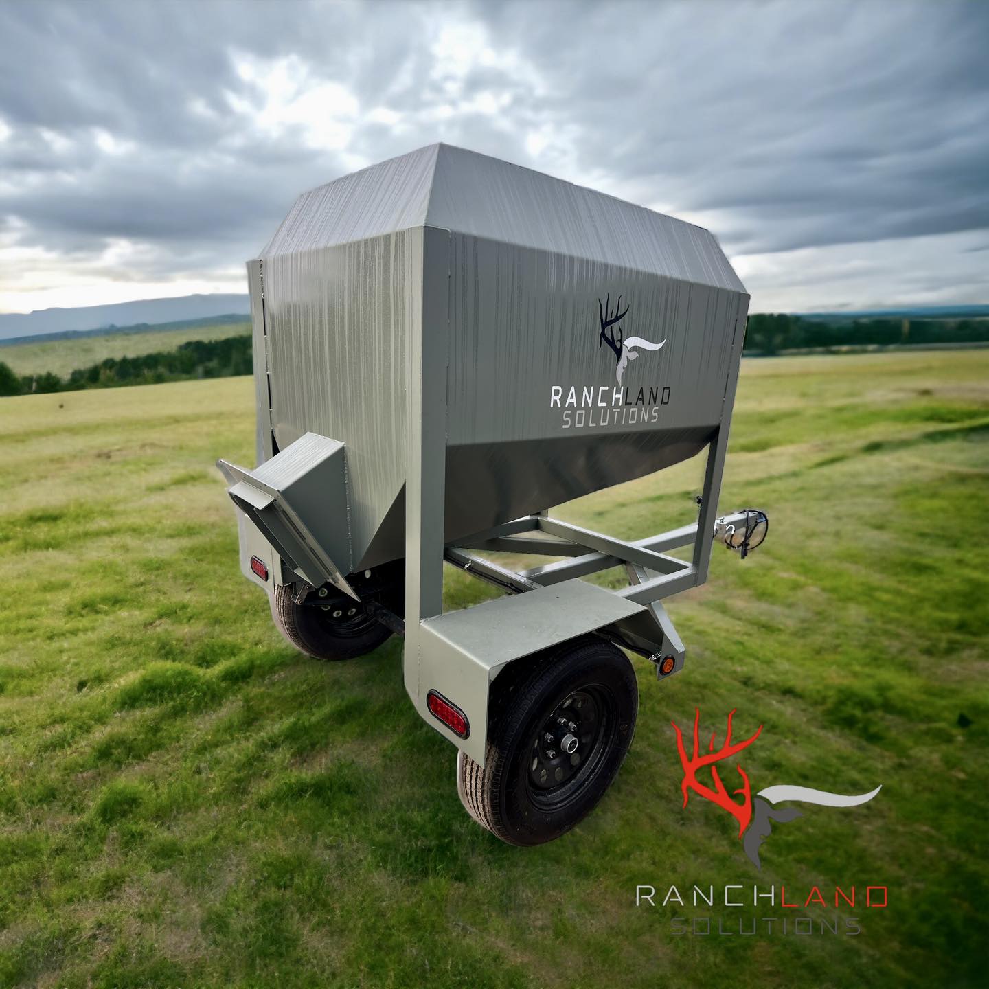 Ranchland Solutions Single Axle Mobile Feed Hoppers