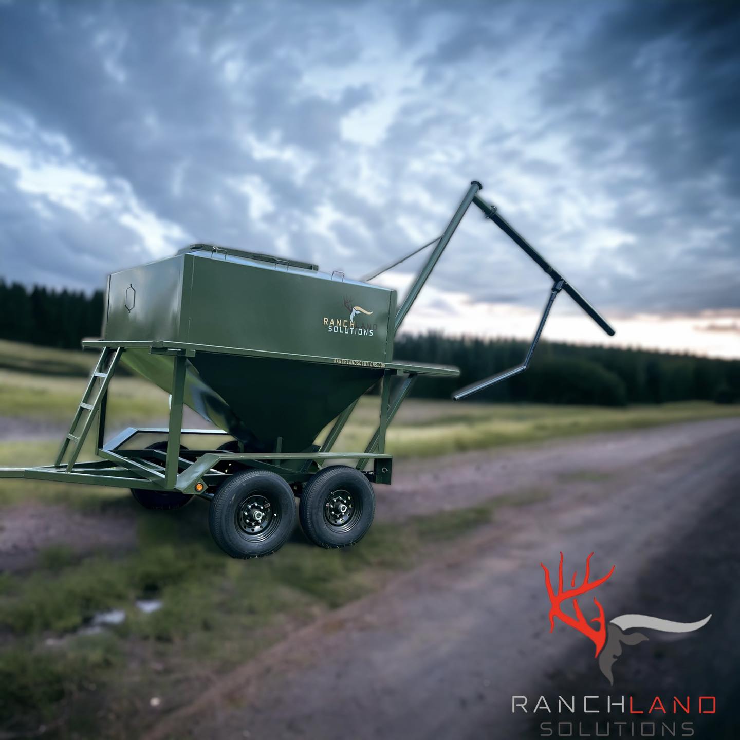 Ranchland Solutions Dual Axel Mobile Feed Hopper