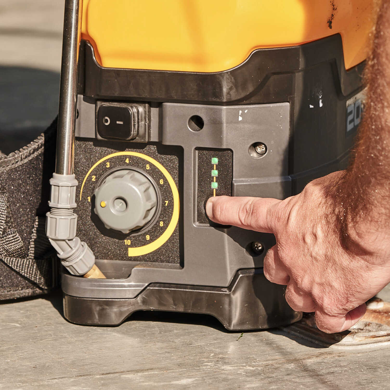 dewalt battery garden sprayer DeWalt 20V Backpack Sprayer Kit 4 Gallon