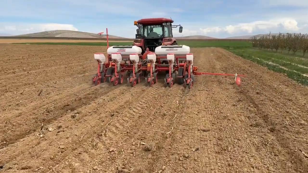 TOSCANO | Pneumatic Seeding Machine – NT Model | Model 4, 5, 6, 7, 8 & 12 Rows | Total Width 9.84 to 19.03 Feet | HorsePower 60-130 HP | For Tractor
