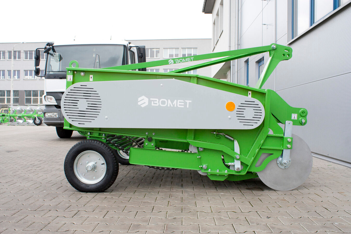 Bomet Upus 2-Row Conveyor Potato Digger | 57" Width | 50 HP | For Tractors