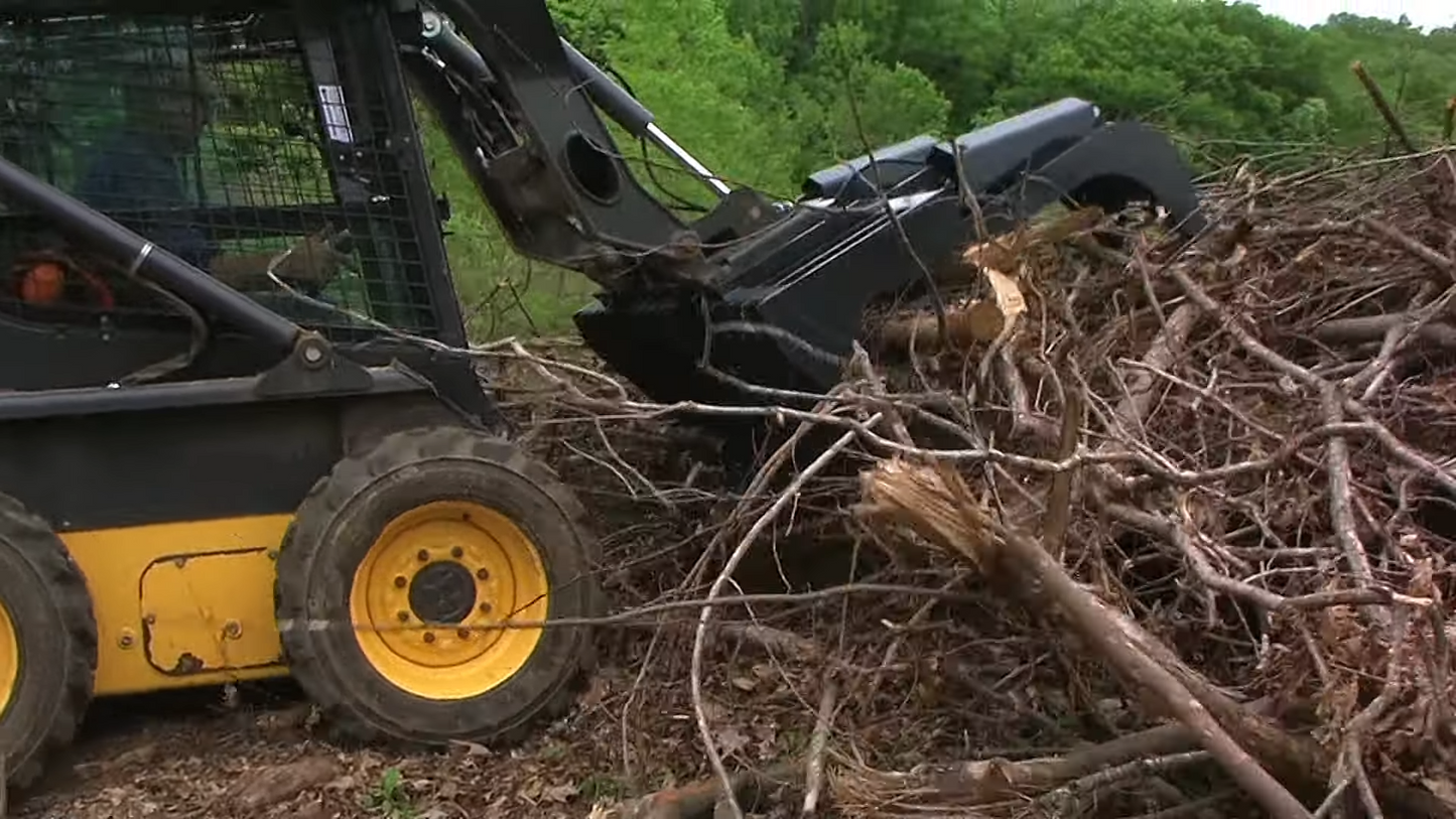 STOUT | XHD Brush & Root Grapple | 4" Tine Spacing | Model 72" Width | Hydraulic Flow 15–25 GPM | 26–37 kW / 35–50 HP|For Skid Steer