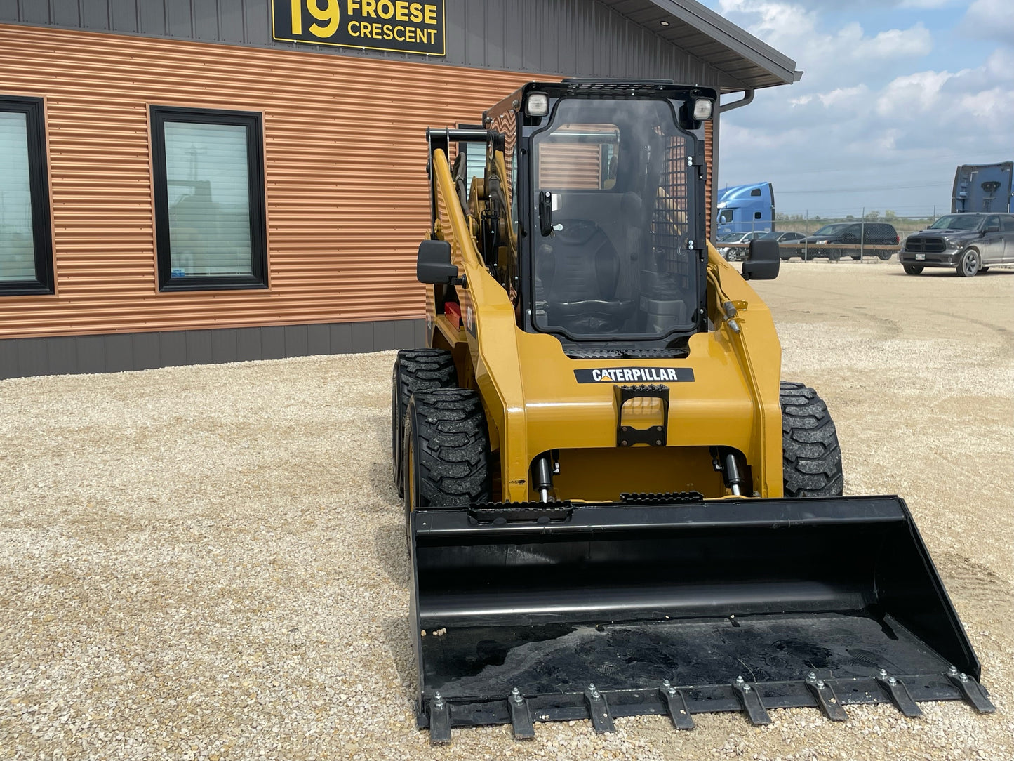 Skid Steer Doors Cab Enclosure Door | CAT‑AB‑G2 (Caterpillar A & B Series) | ½" Lexan Polycarbonate | 15–25 GPM | For Caterpillar Skid Steers
