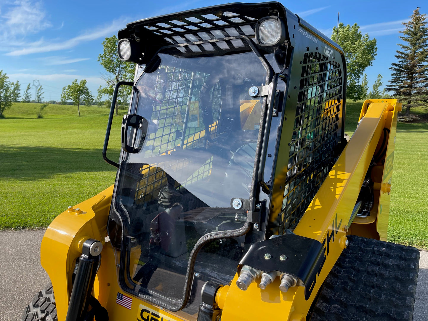 Skid Steer Doors Cab Enclosure Door | BSD‑GRRT | 15–25 GPM | For GEHL R/RT Series Skid Steers