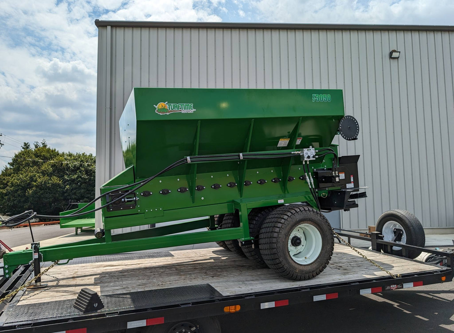 TurfTime Topdresser | Model TT-3000 Series | Hopper Capacity 5 - 6.5yds | 72" Top-31" Bottom Width | For Tractor