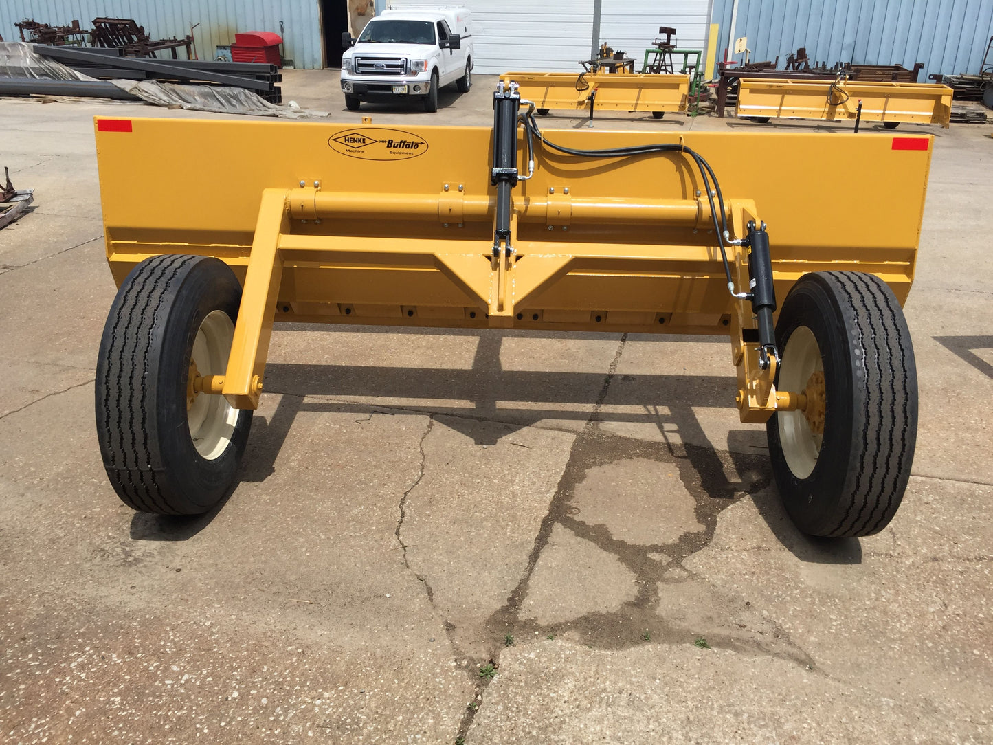 Apache Henke Buffalo 12' Estate II & Feedyard Scraper | Working Width 12' | 100–275 HP | For Tractors