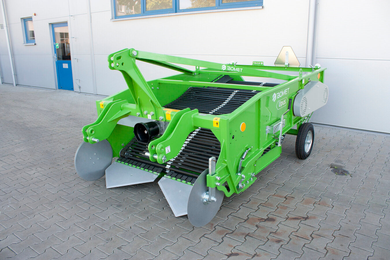 Bomet Upus 2-Row Conveyor Potato Digger | 57" Width | 50 HP | For Tractors