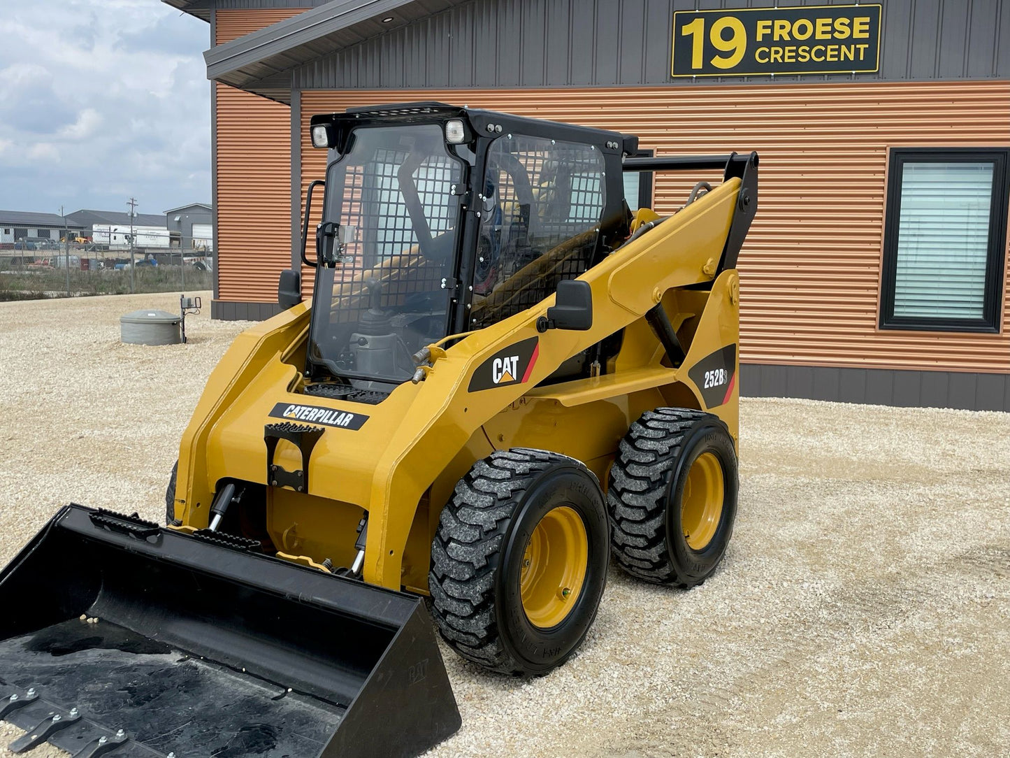 Skid Steer Doors Cab Enclosure Door | CAT‑AB‑G2 (Caterpillar A & B Series) | ½" Lexan Polycarbonate | 15–25 GPM | For Caterpillar Skid Steers