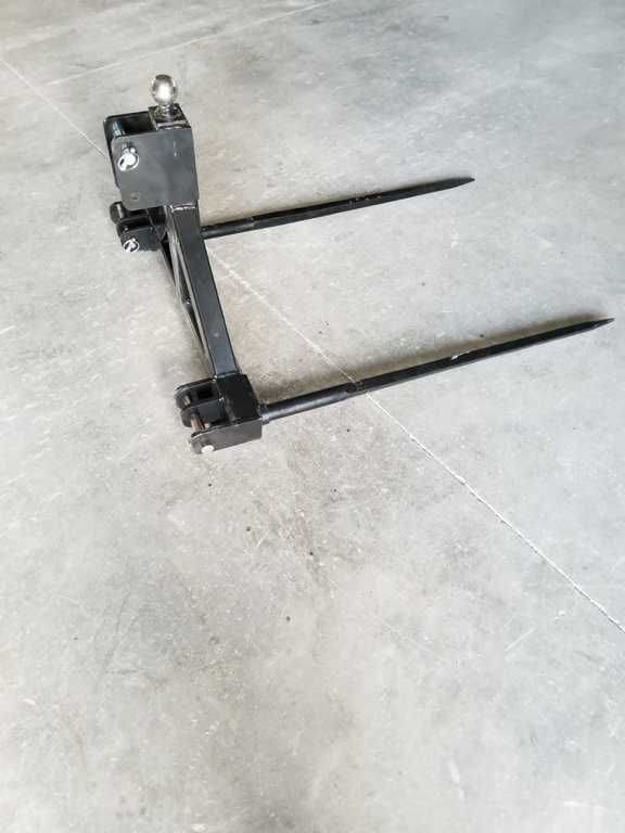 Global Equipment Apache 3PT 2 Bale Spear | Model 3PT | Dual Spears 49" | 30–50 HP | For Tractor