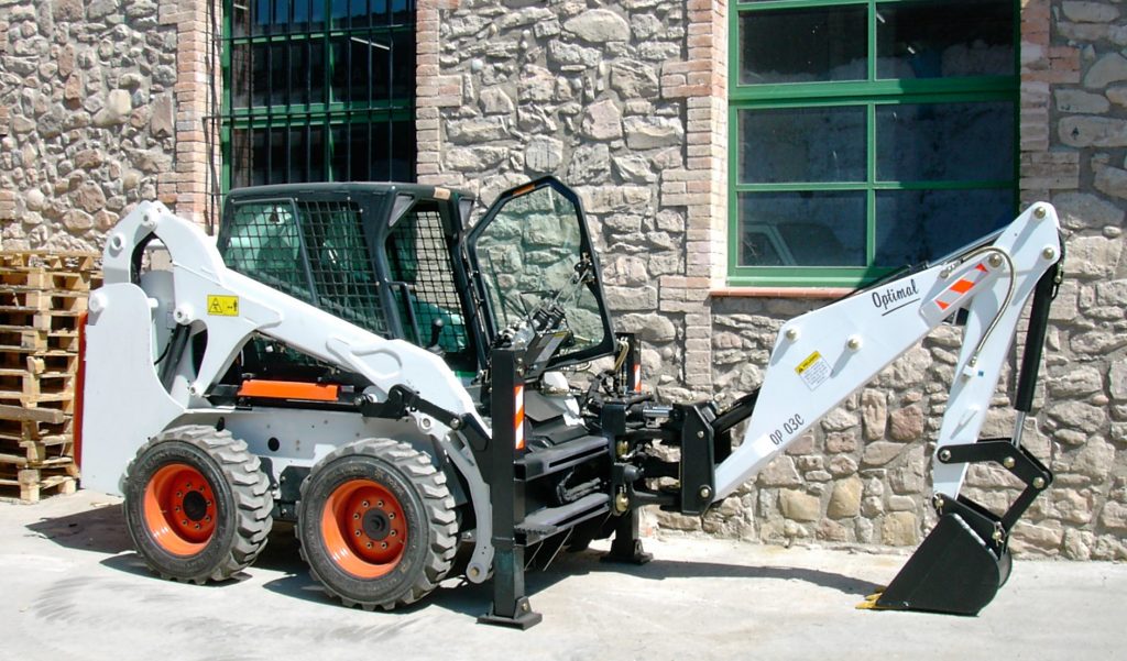 EI Attachments Backhoe | Model OP04CUIO | Includes 16" Bucket and Mount | 11' 5" Digging Depth | Hydraulic Flow 18‑25 GPM | For Skid Steer