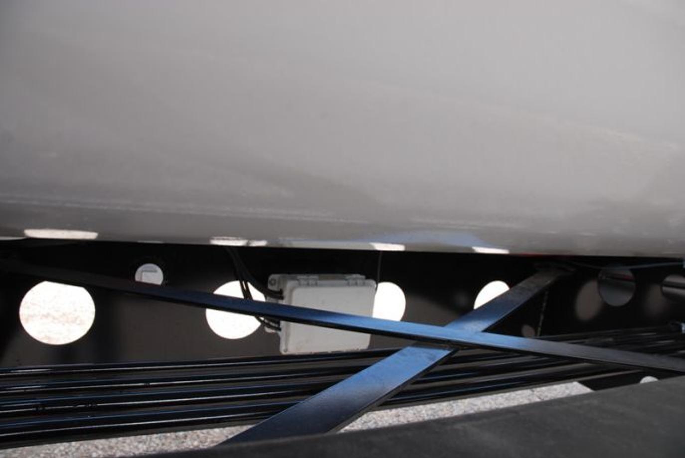 SmithCo Side Dump Trailer | Model SX4-49-36 | Frame Length 49' | Tub Length 36′ | Air/Hydraulic Control Valve