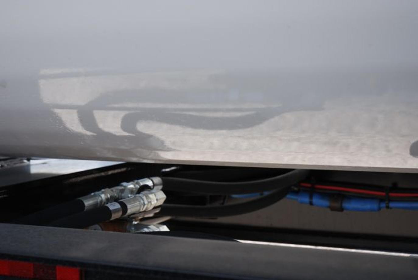 SmithCo Side Dump Trailer | Model SX4-49-36 | Frame Length 49' | Tub Length 36′ | Air/Hydraulic Control Valve