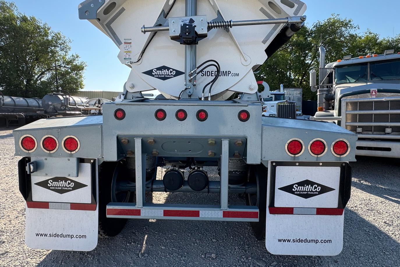 SmithCo Side Dump Trailer | Model SX2FP-30-24 | Frame Length 30′ | Tub Length 24′ | Width 102"