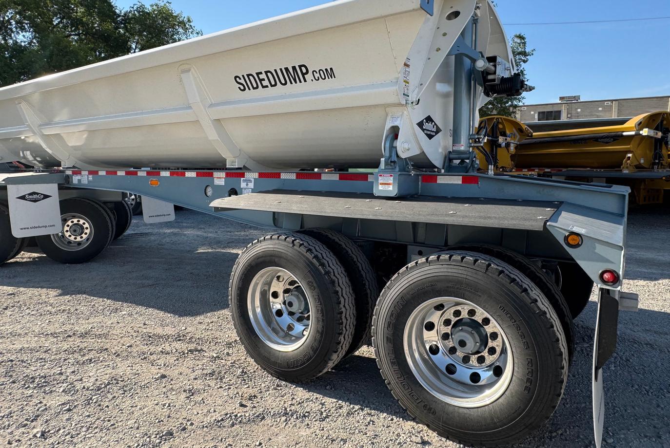 SmithCo Side Dump Trailer | Model SX2FP-30-24 | Frame Length 30′ | Tub Length 24′ | Width 102"