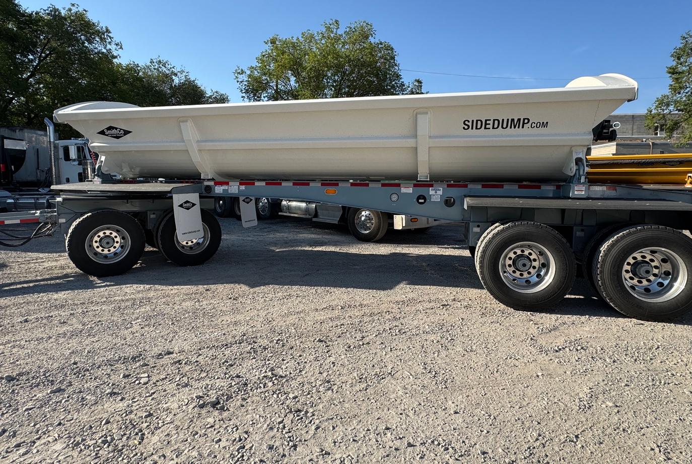 SmithCo Side Dump Trailer | Model SX2FP-30-24 | Frame Length 30′ | Tub Length 24′ | Width 102"