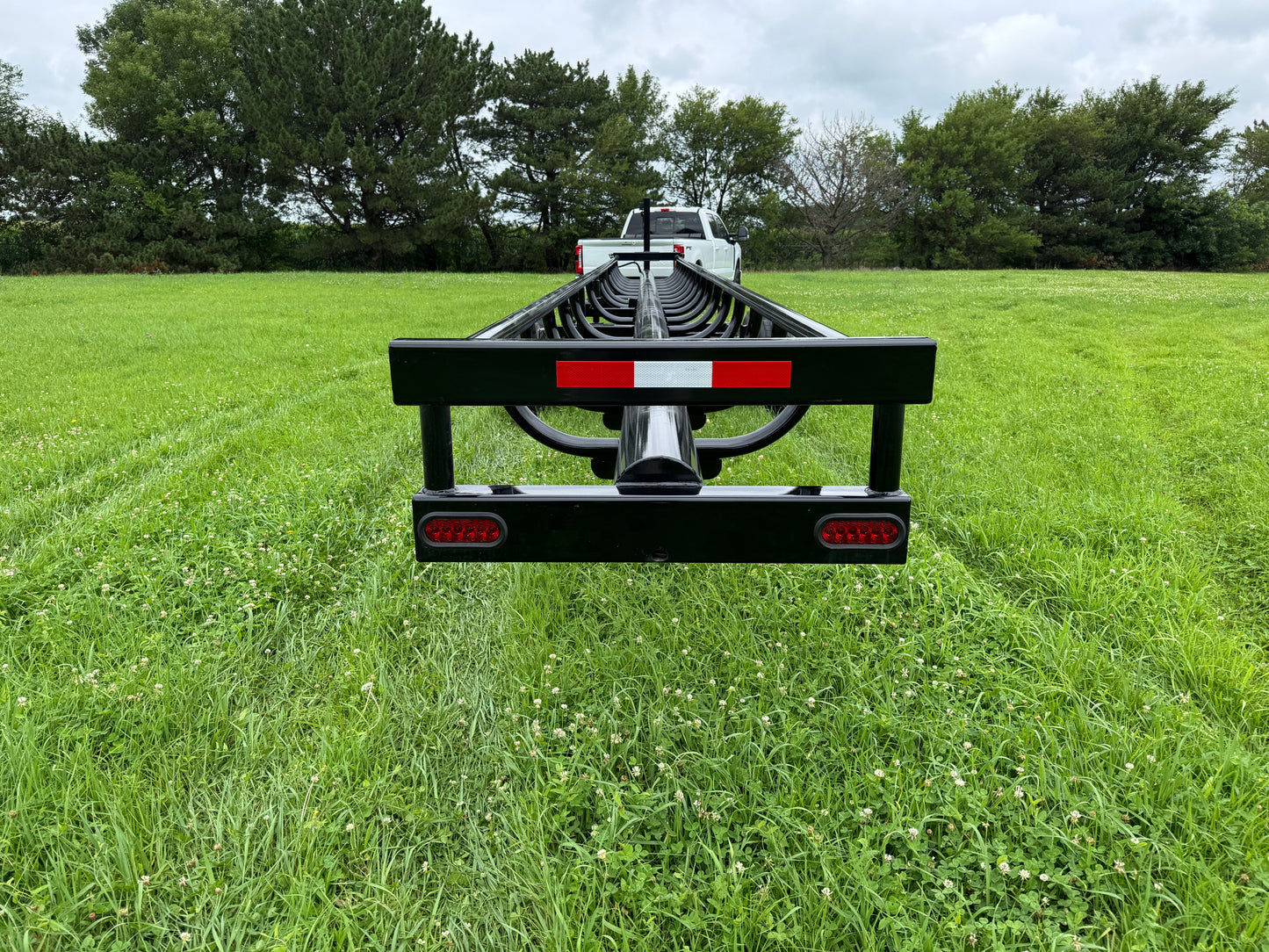 Global Equipment Apache Hay Hauler Inline Bale Trailers | Rail Length 25′, 32′, 36′ & 42′ | Bumper Pull & Gooseneck | For Hay Transport