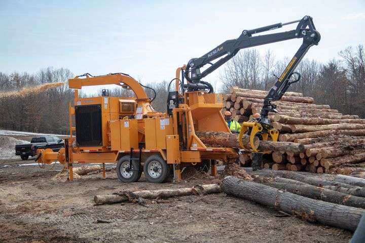 2025 Bandit Drum Style Whole Tree Chipper | Model 20XP - Track & Towable | Hydraulic Tank 30-50 Gallons | Standard Hydraulic Lift Cylinder