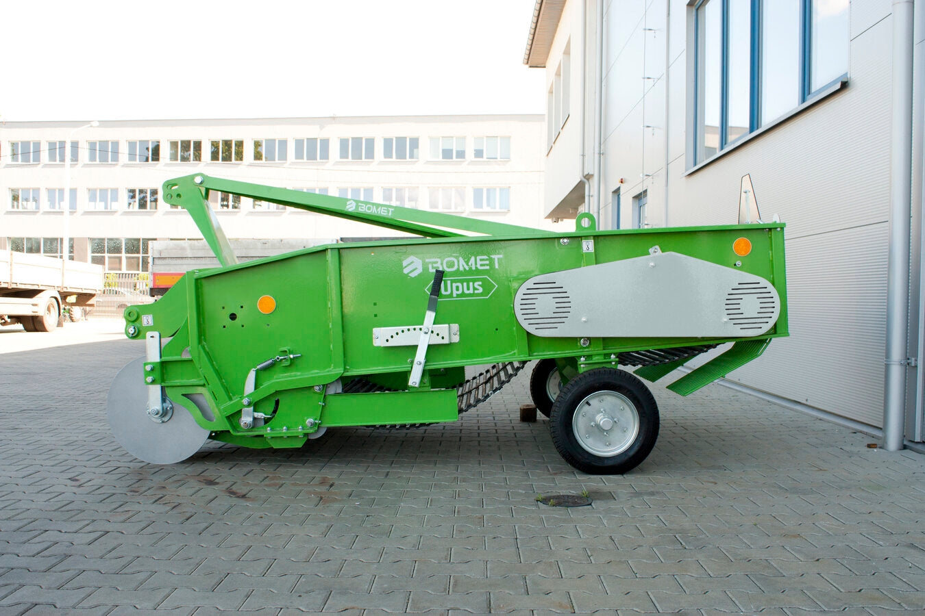 Bomet Upus 2-Row Conveyor Potato Digger | 57" Width | 50 HP | For Tractors