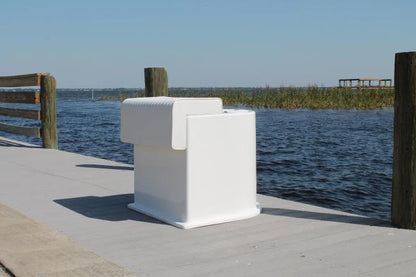 RIO MARINE CUSTOMS | Fiberglass Leaning Post with Livewell | Model CMLPLW-BRRH | 31" L x 31" D x 30" H | 40-Gallon Capacity | For 17' to 24' Feet Boats
