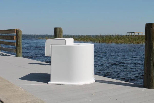 RIO MARINE CUSTOMS | Fiberglass Leaning Post with Livewell | Model CMLPLW-BRRH | 31" L x 31" D x 30" H | 40-Gallon Capacity | For 17' to 24' Feet Boats