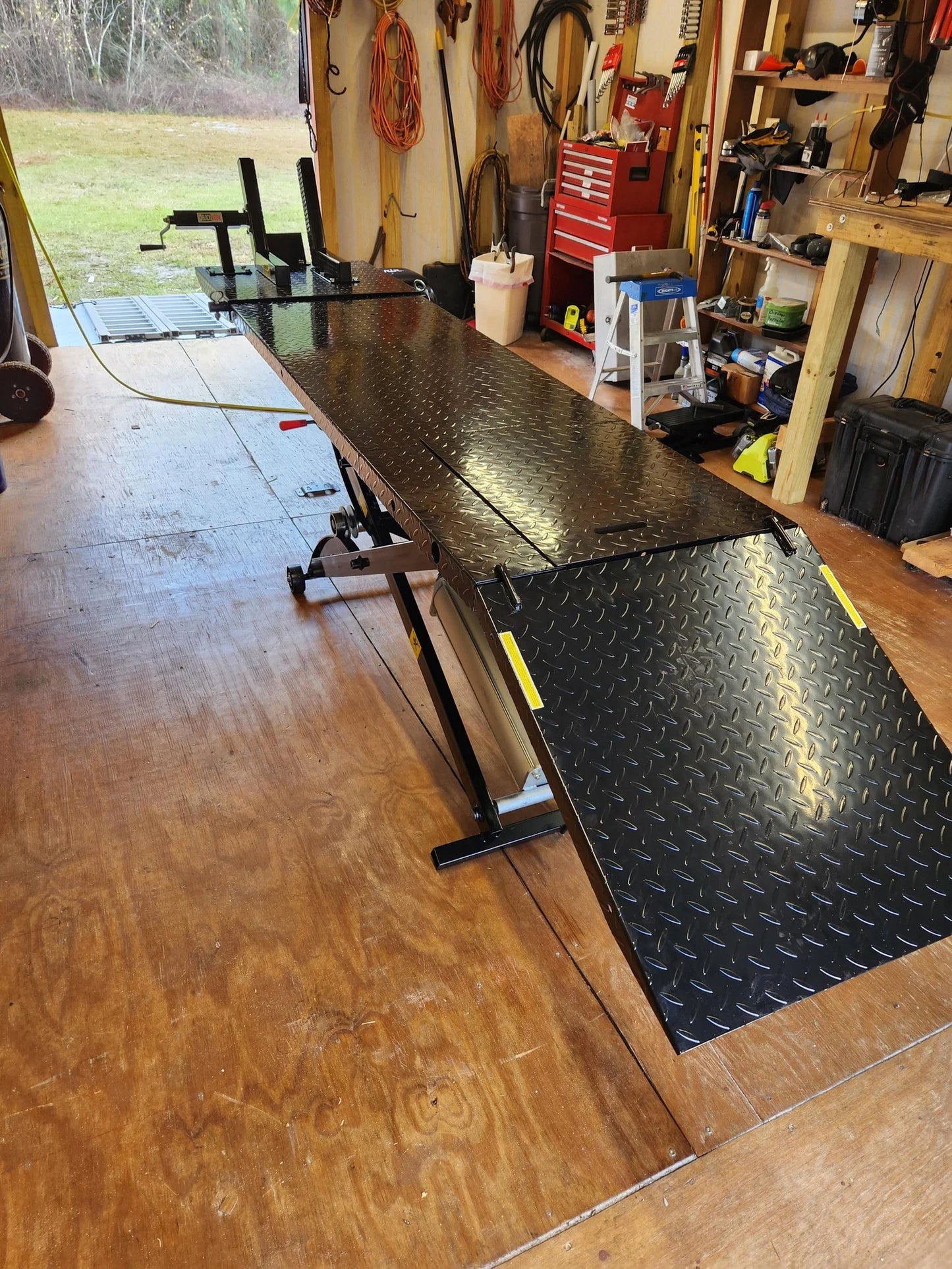 Black Widow Extra-Long Pneumatic Motorcycle Lift Table | Model BW-1000A-XL | Size 92.75" x 24" | PSI Air 90 To 100 | For Street, Cruiser & Sport Bikes