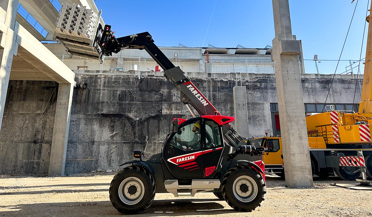 Faresin USA Telehandler | FS Middle Series | Lift Height 23–32 ft | Engines 75–134 HP | Capacity 8,800–9,000 lbs | For Construction & Agriculture