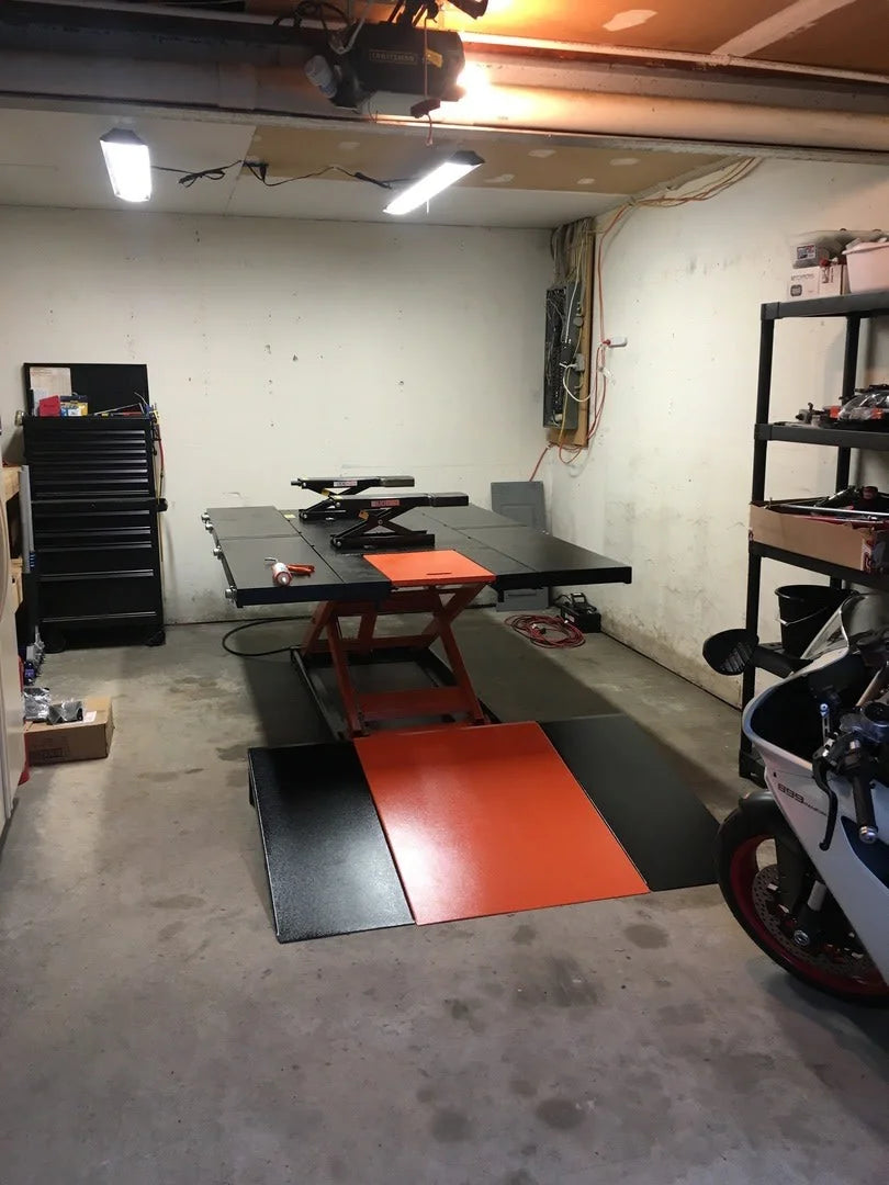 Black Widow Air/Hydraulic UTV & Trike Lift Table Wide | Model UTV-2500-60 Model UTV-2500-64 | Platform Size 64" | Capacity 2,500 lb | Horsepower Up To 100 HP | For UTVs, ATVs & Trikes