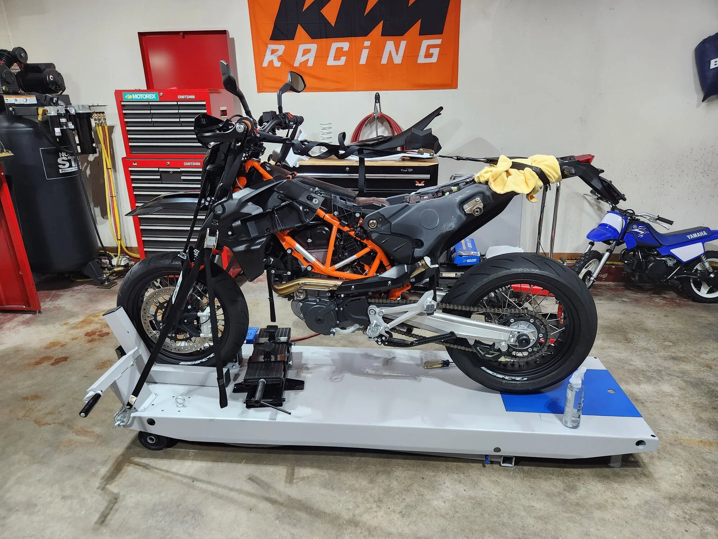 Black Widow Motorcycle Jack Lift | Model MC-JACK | Size 6" Wide | Capacity 1,100 lb | For Street, Cruiser, Touring & Sport Motorcycles