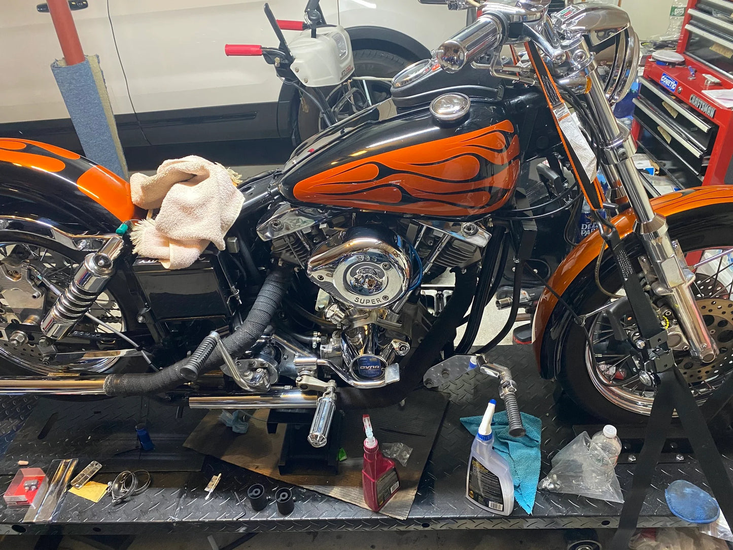 Black Widow Extra-Wide Pneumatic Motorcycle Lift Table | Model BW-1000A-XW | Platform Size 78.75" x 44" | Capacity 1,000 lb | For Touring, Cruiser & Sport Bikes