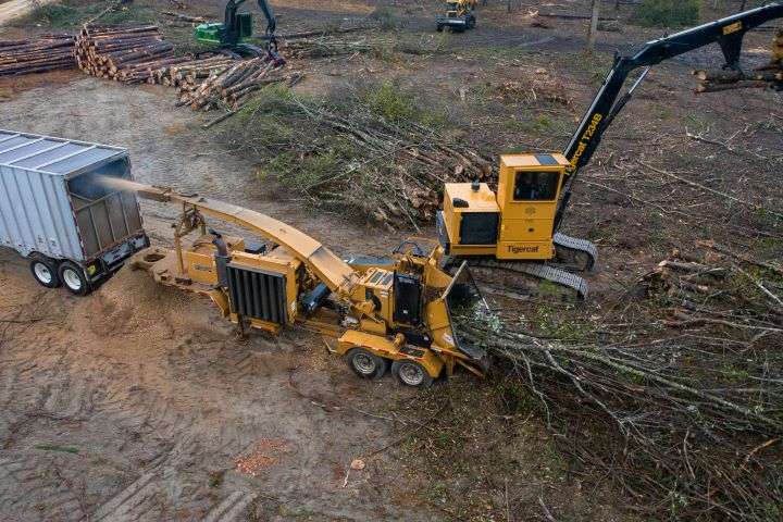 2025 Bandit Drum Style Whole Tree Chipper | Model 2590 - Track & Towable | Hydraulic Flow 1,120 RPM | Engine Horsepower 755-800 HP