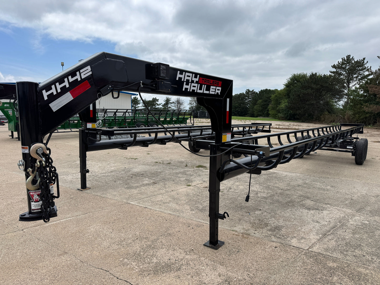 Global Equipment Apache Hay Hauler Inline Bale Trailers | Rail Length 25′, 32′, 36′ & 42′ | Bumper Pull & Gooseneck | For Hay Transport