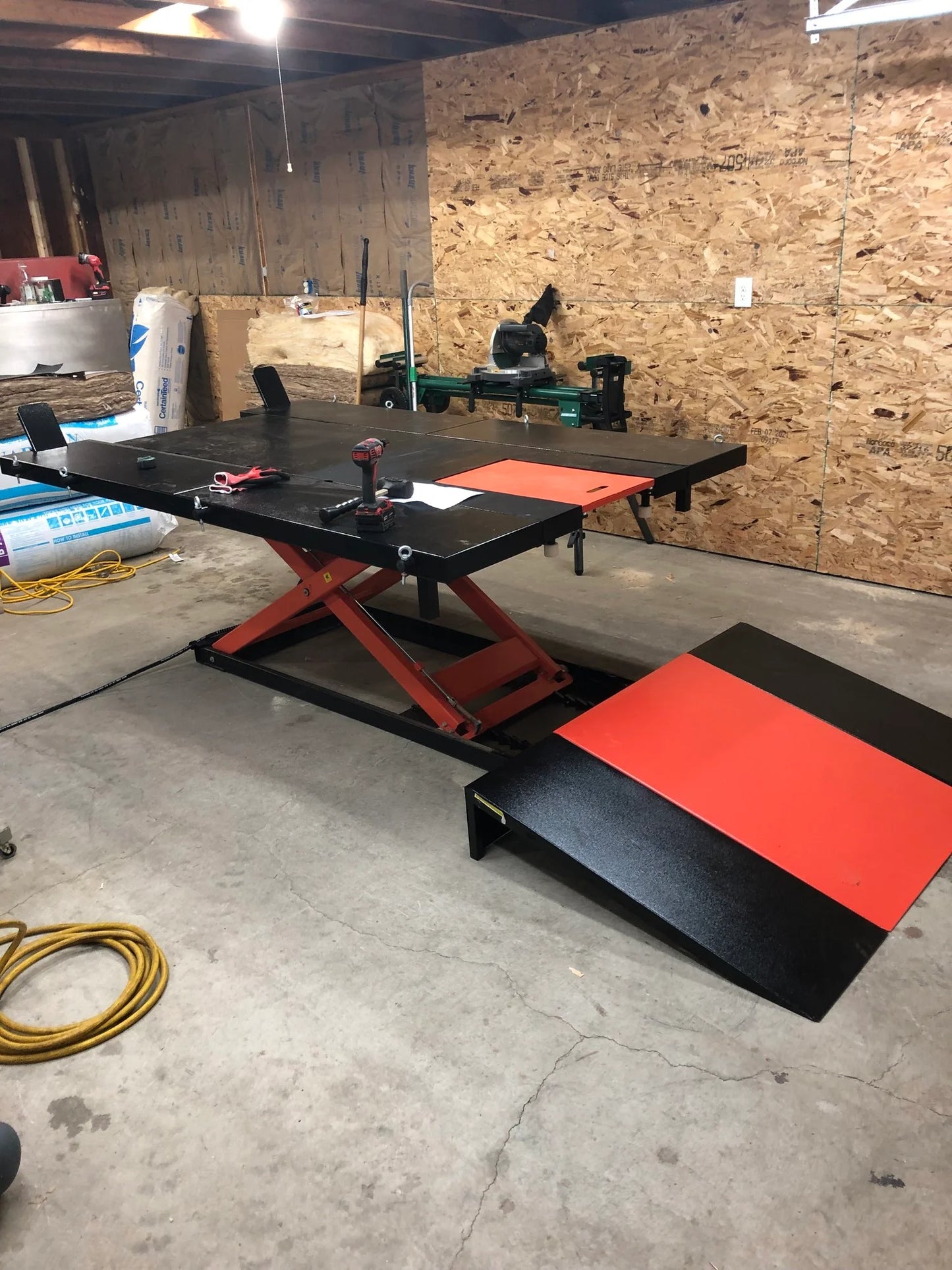 Black Widow Air/Hydraulic UTV & Trike Lift Table Wide | Model UTV-2500-60 Model UTV-2500-64 | Platform Size 64" | Capacity 2,500 lb | Horsepower Up To 100 HP | For UTVs, ATVs & Trikes
