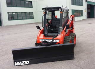Mazio Dozer Blade | Working Width 51"-92" | Hydraulic Flow Range 26 GPM | For Skid Steer Loaders
