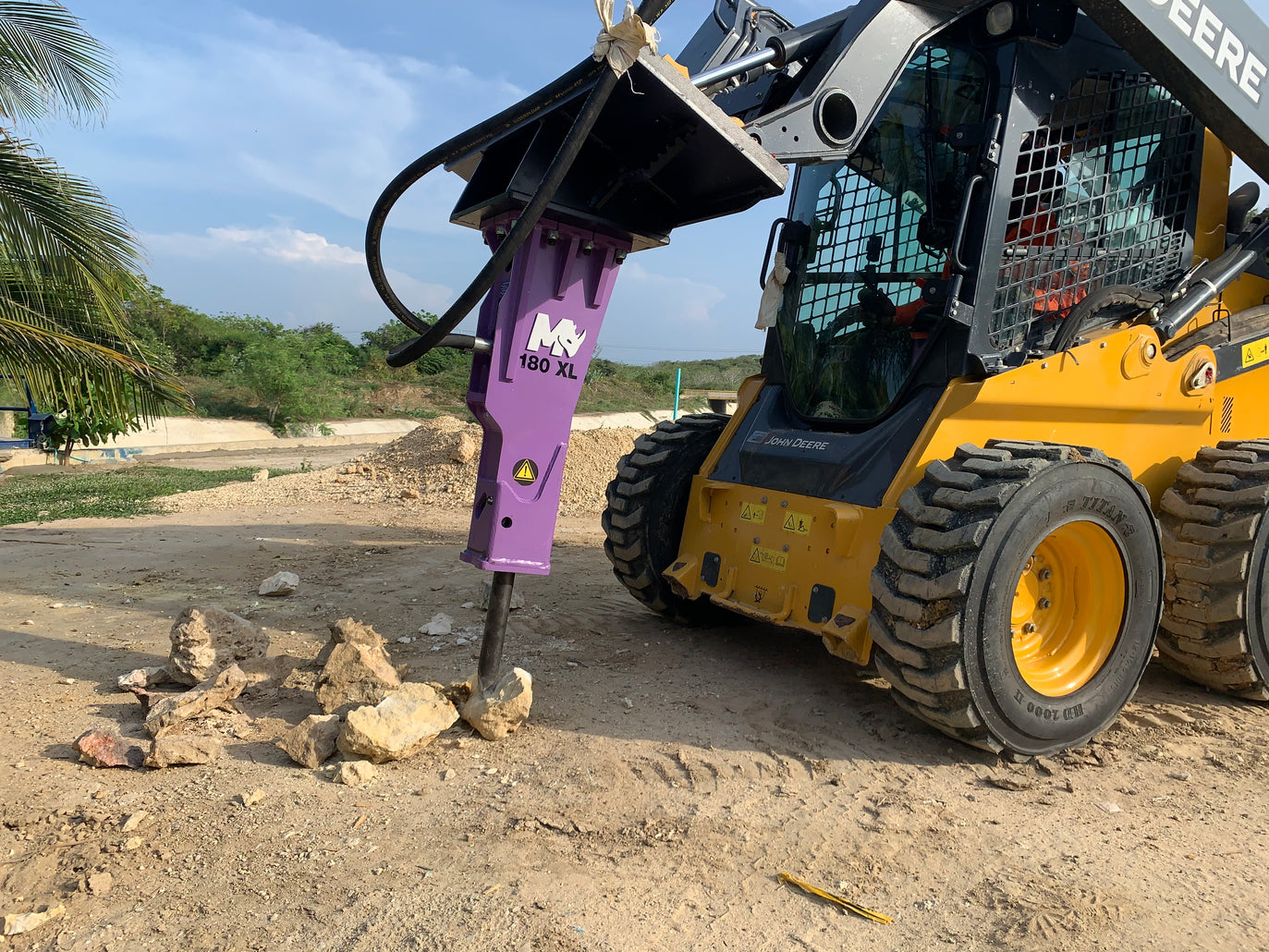 Mazio Hydraulic Breaker Hammer | Carrier Weight 1 to 14-ton | Weight 130 to 580 Kg | For Front Loader, Excavator, & Skid Steers