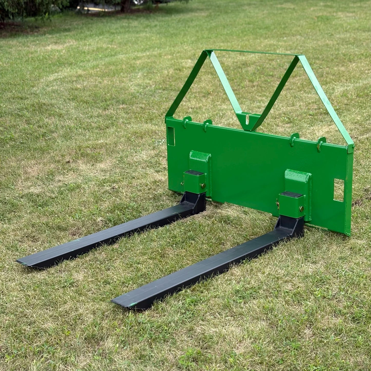 Little Buck Loader, LLC – Little Bull QuikSystem Bundle | No Additional Hydraulics | Horsepower 20–25 HP | For Tractors