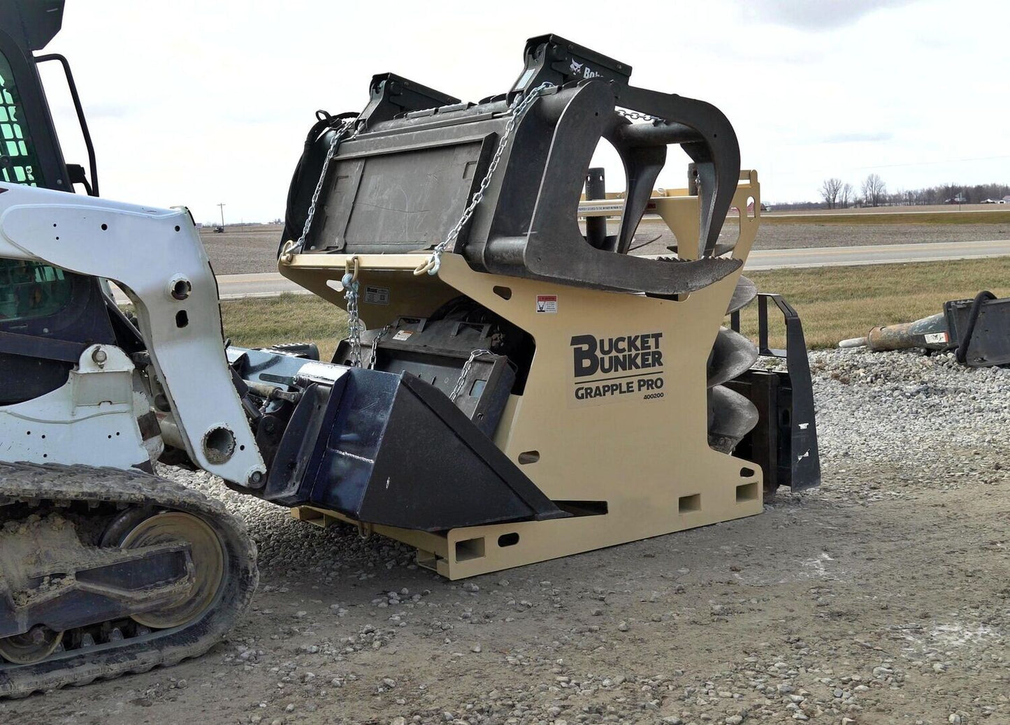 Bucket Bunker Grapple PRO | Width 48" | Length 60" | Hydraulic Flow Range 15-30 GPM | For Skid Steers