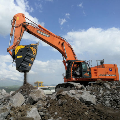 MB Crushers Bucket Crusher | Model BF150.10 | ≥ 154,300 ≤ 220,500 lbs for Excavator