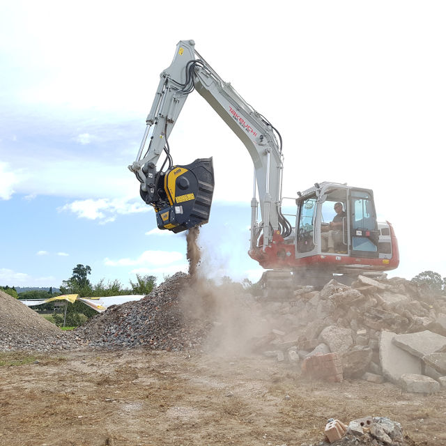 MB Crushers Bucket Crushers | Model BF60.1 S4 | ≥ 17,600 ≤ 39,700 lbs for Excavator