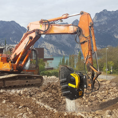 MB Crushers Bucket Crusher | Model BF70.2 S4 | Mouth Opening Width 29