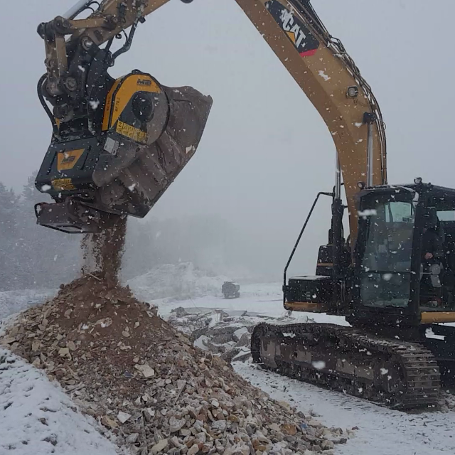 MB Crushers Bucket Crusher | Model BF70.2 S4 | Mouth Opening Width 29" | Machine Size 15-25 Tons | For Excavators