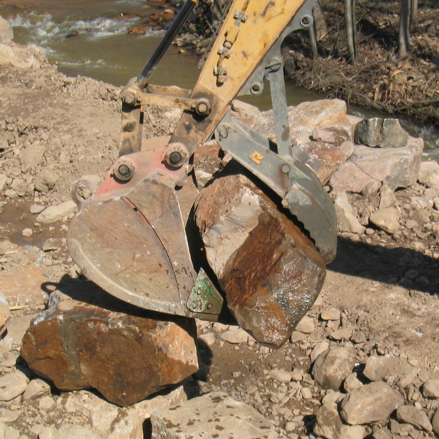 Rockland Wide Solid-Strut Thumb | Economical and Durable | Three Working Positions | For Excavators