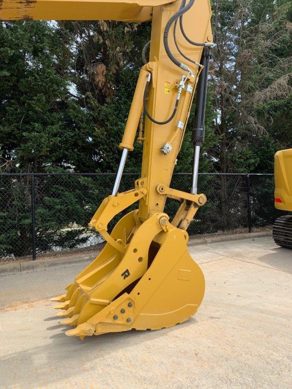 Rockland R-Pro Full Rotation Thumb | Machine Weight 15,000 to 160,000 lbs | Full Range of Motion | Heavy-Duty Cylinder | For Excavators