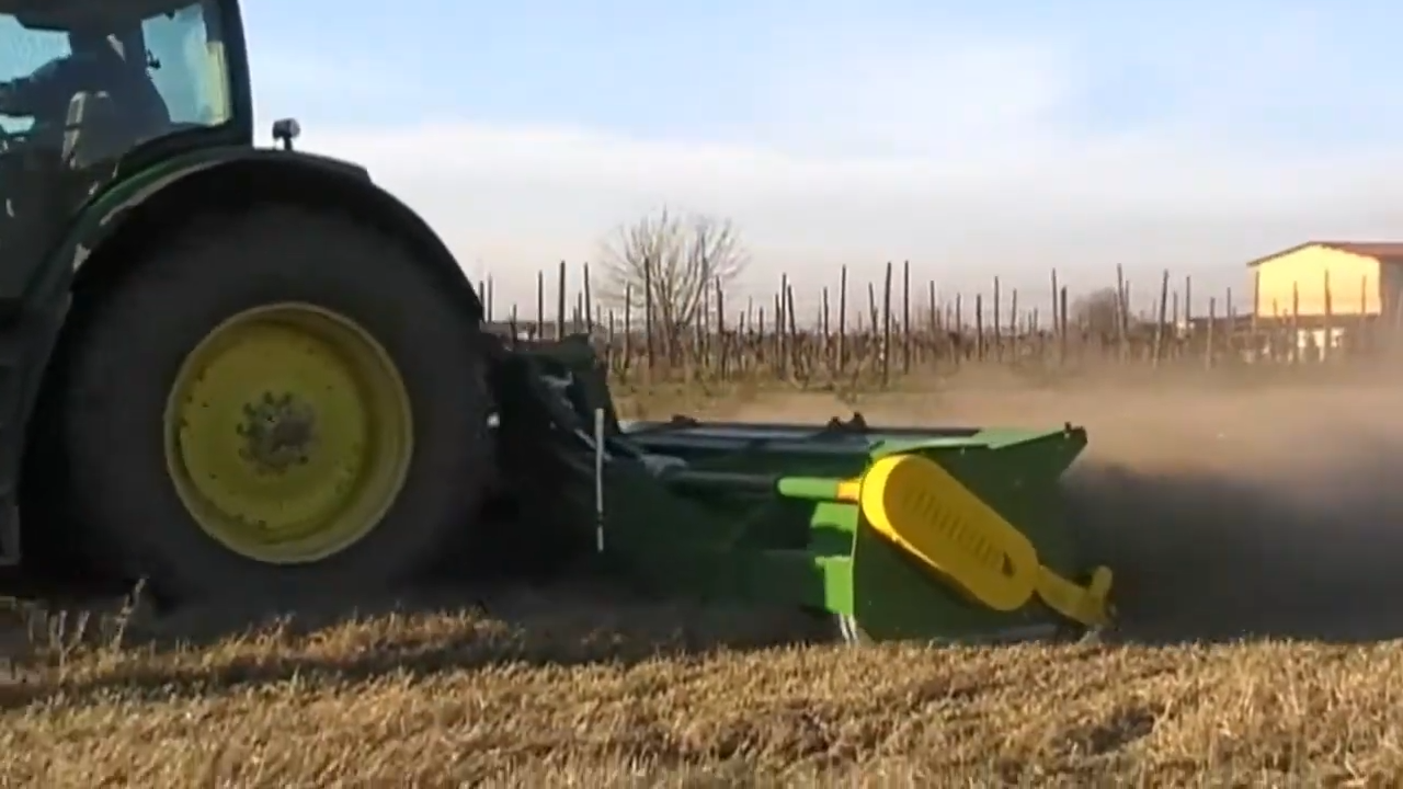 Celli Folding Corn Stalk Chopper (Folds to 8') | Scorpio/P Series | Working Width 13' 2" & 14'8" | HP 100-180 | For Tractor