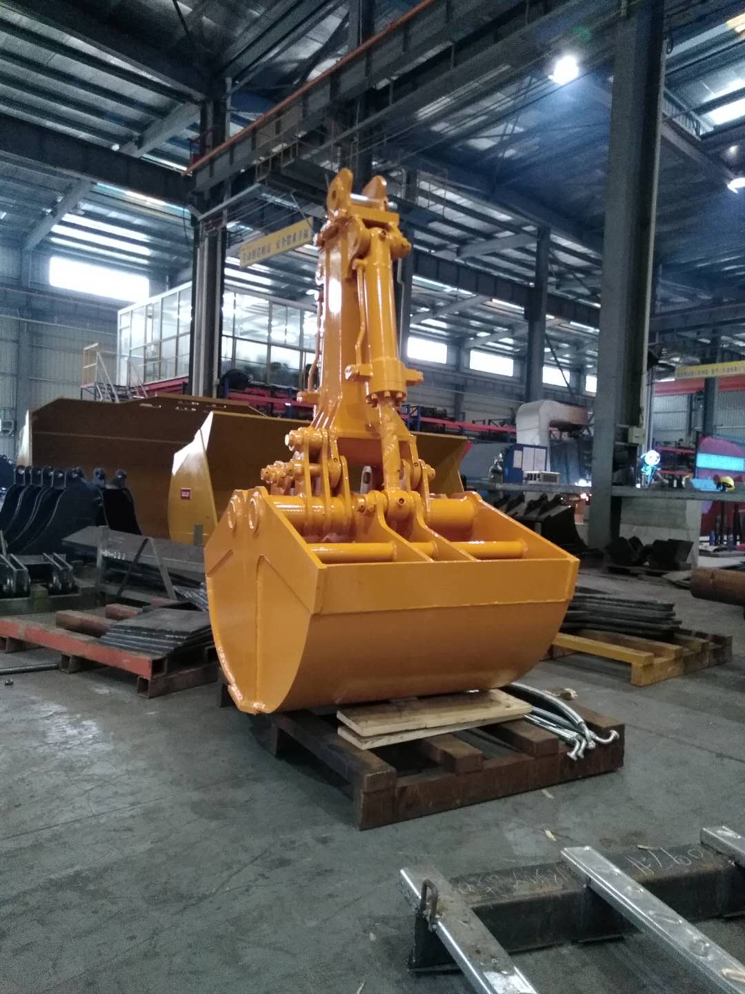 Hawk Excavator Rotating Clamshell Bucket | Model RCB50 | Width 33.5" | 0.5 yd³ Capacity | 5–10 Ton | For Excavators