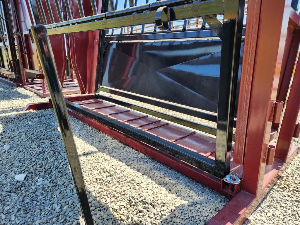 DH Farm Economy Plus Cattle Chute | Frame Length 93.5″ | Frame Width 51.5″