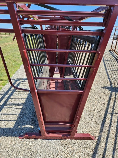 DH Farm Economy Plus Cattle Chute | Frame Length 93.5″ | Frame Width 51.5″