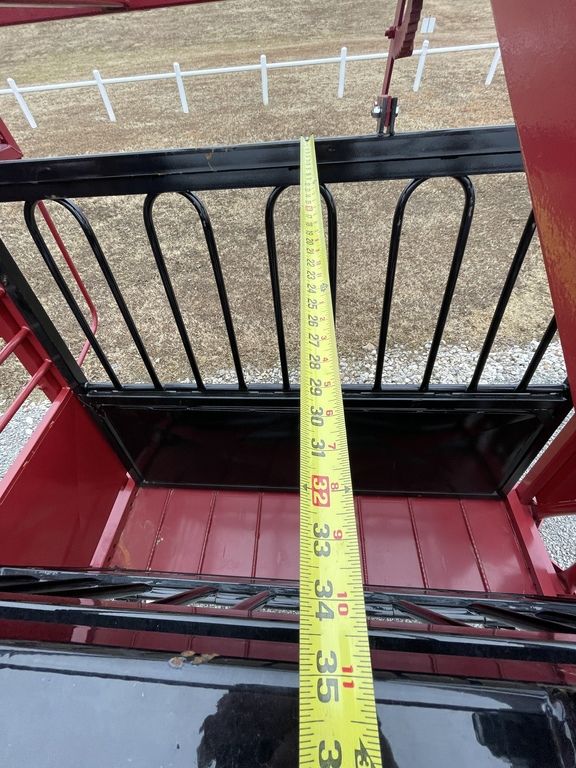 DH Farm Economy Plus Cattle Chute | Frame Length 93.5″ | Frame Width 51.5″