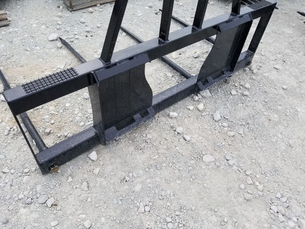 DH Farm HS4 4‑Spear Bale Spear Attachment | Overall Width 7' | 15–20 GPM | For Skid Steers